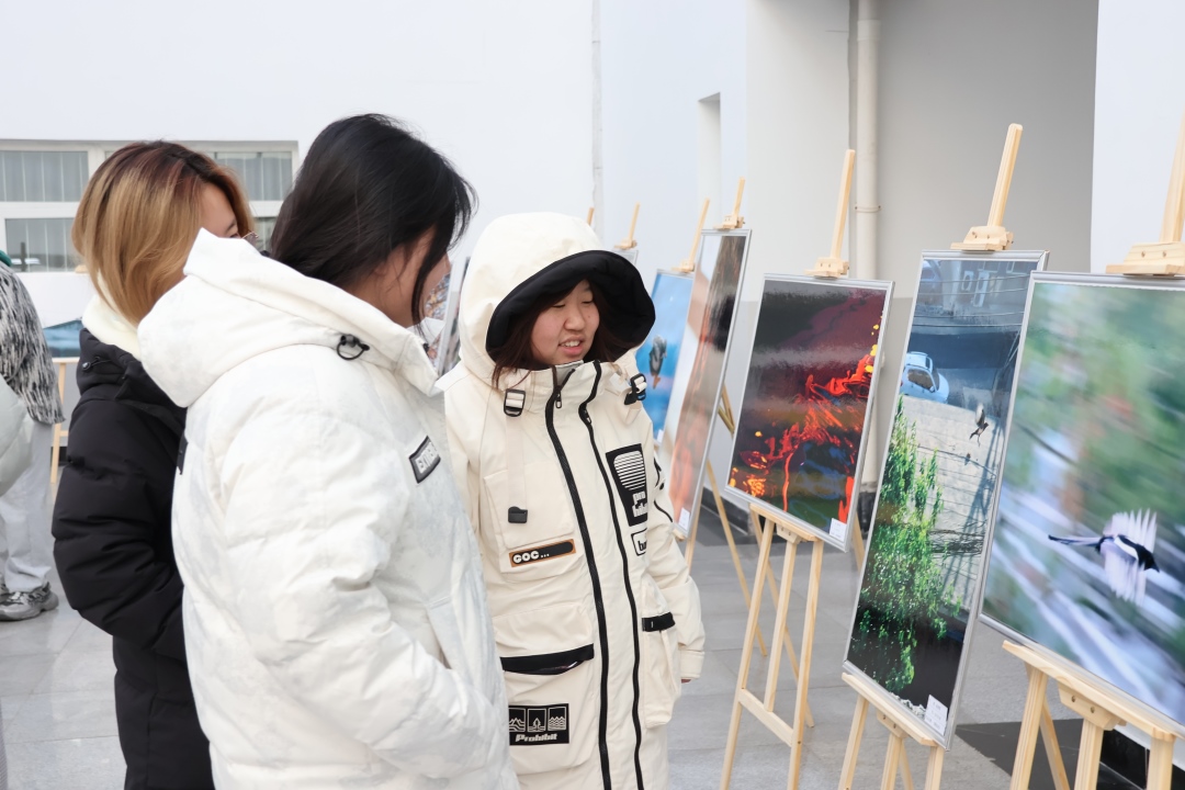 学生参观.jpg 学生参观.jpg